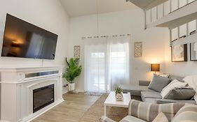 Charming Condo On Lake Erie With Community Pool